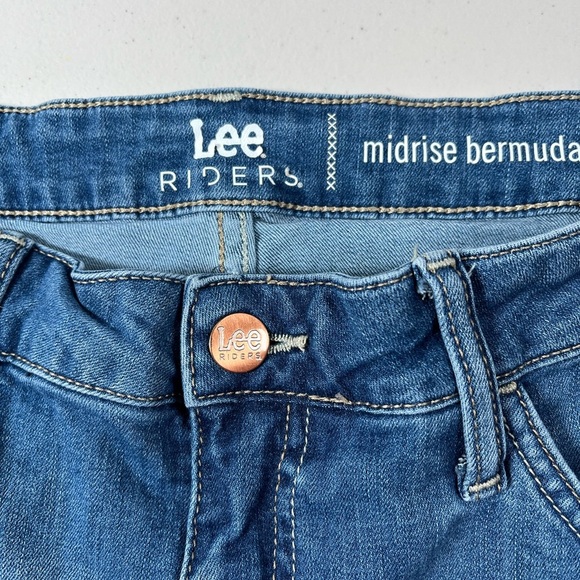 Lee Ryder Women’s Classic midrise Blue Jean Shorts, size 16M - Picture 5 of 13